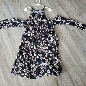 Torrid gorgeous cold shoulder long sleeved dress!